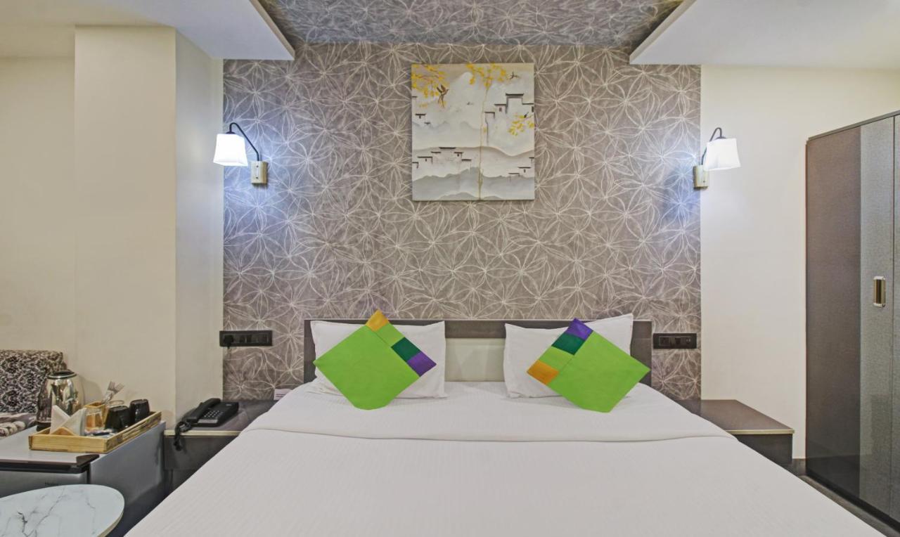 Treebo The Boss Hotell Rāipur Exteriör bild